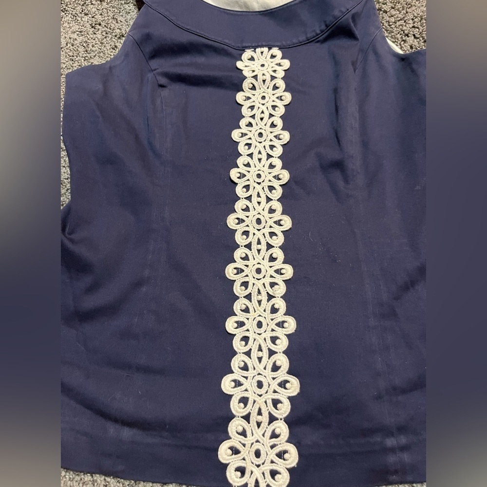 Lilly Pulitzer Tank Embroidered navy Women’s size 8 Blouse